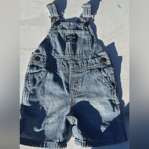 🦒[5/$15] Oshkosh short overalls 18month